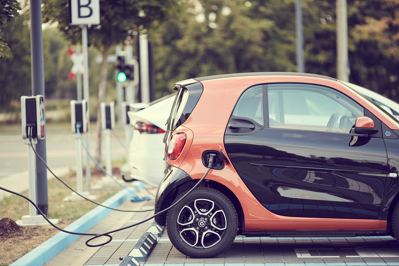 découvrez la performance des voitures électriques, alliant puissance et efficacité. explorez les innovations technologiques qui rendent ces véhicules non seulement rapides mais aussi respectueux de l'environnement.