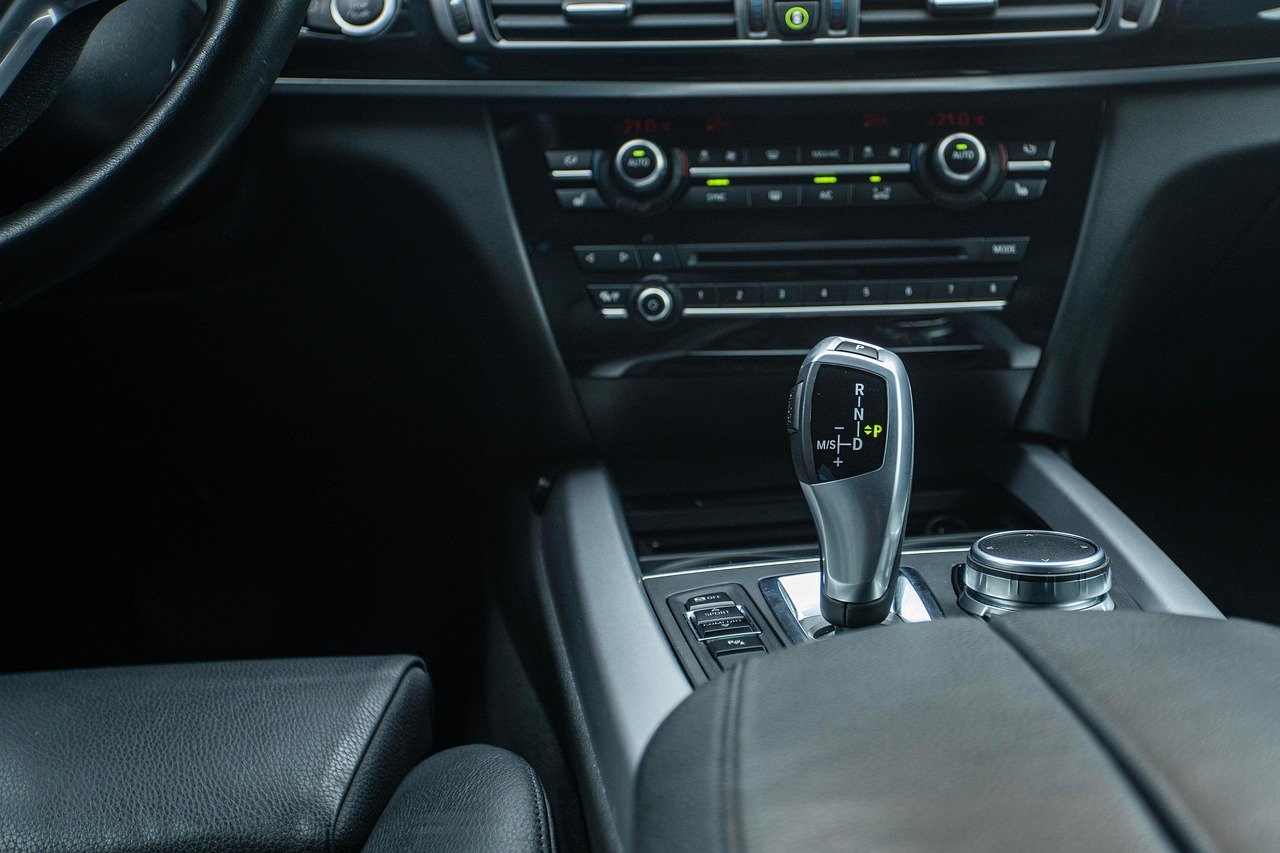 découvrez des solutions de financement auto adaptées à vos besoins. obtenez l'aide d'experts pour choisir le meilleur prêt automobile et roulez en toute sérénité grâce à des options flexibles et des taux compétitifs.