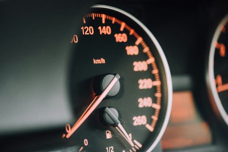 Les avantages d’un dispositif réfléchissant pour voiture