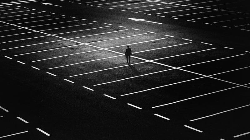 Quand le pervers narcissique devient fou : les signes qui ne trompent pas