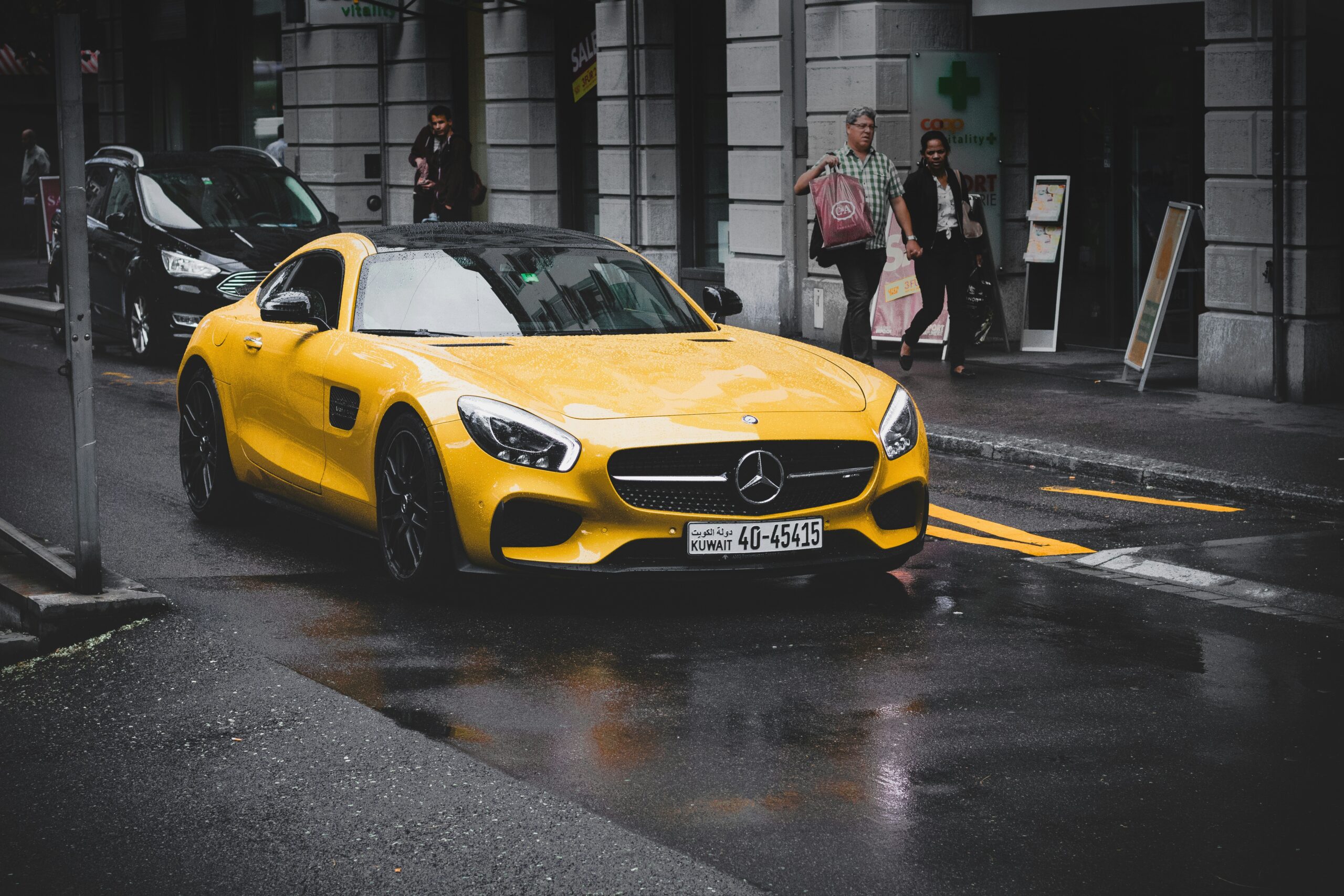 Quelles marques proposent des voitures performantes en termes de rapport poids puissance ?
