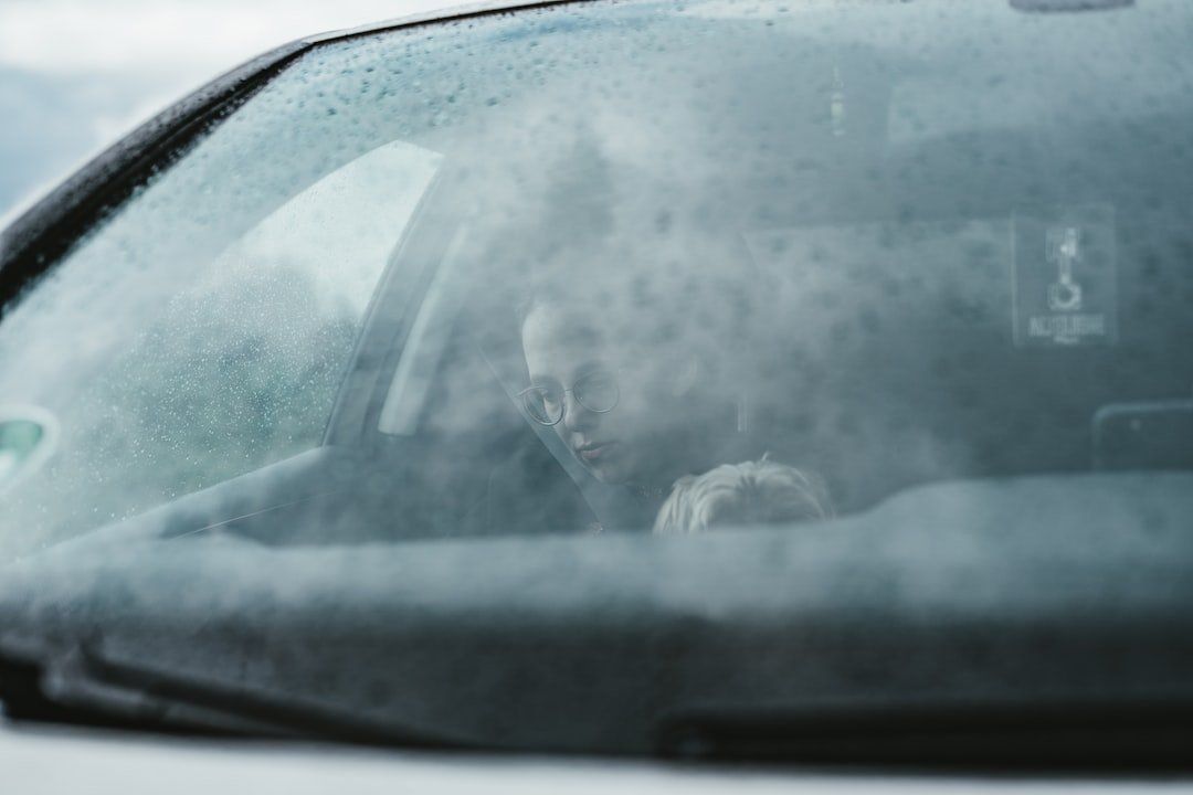 Comment remplacer le fusible de la pompe lave-glace sur une Peugeot 207 ?