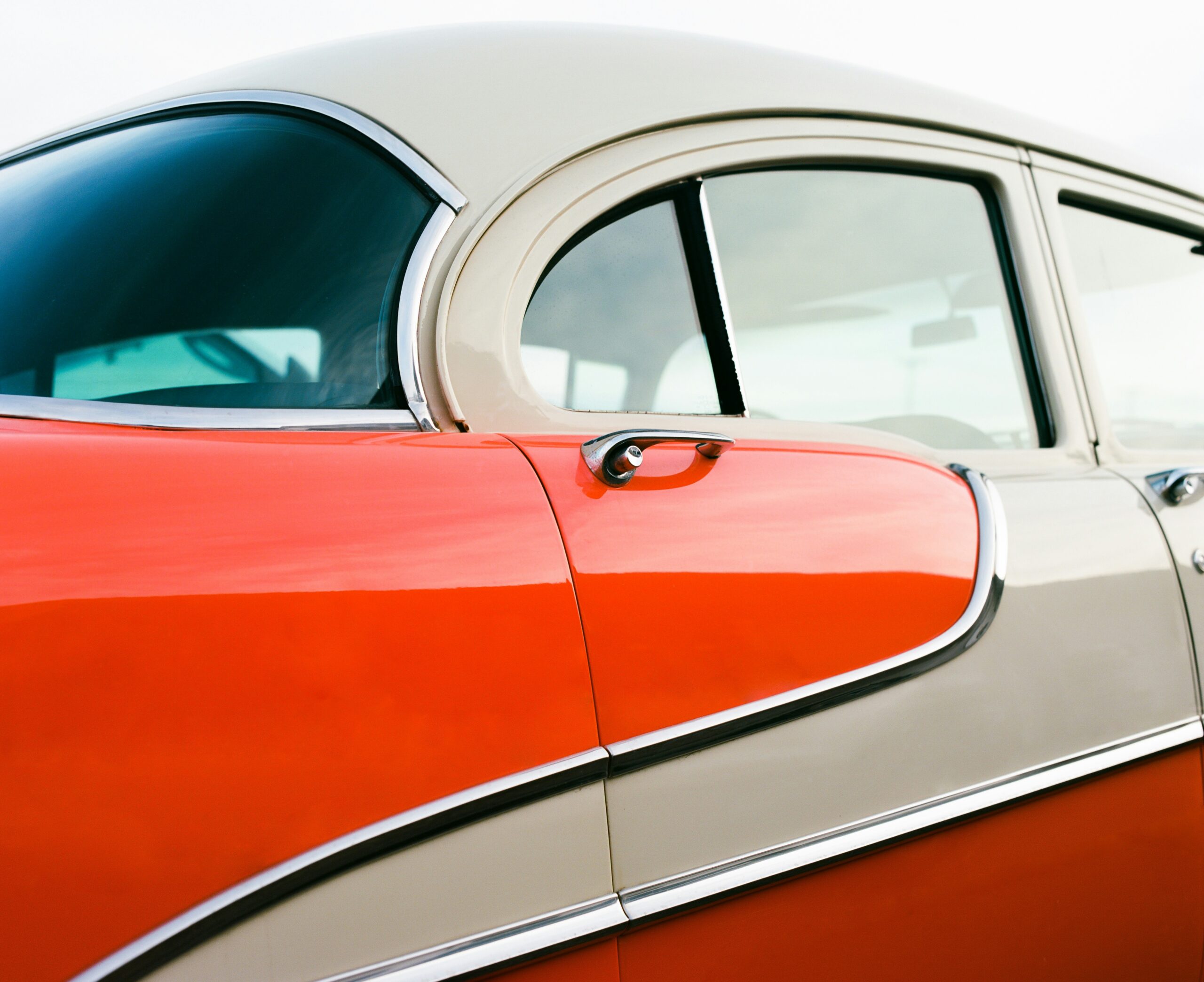 découvrez un large choix de voitures anciennes à vendre chez nous. trouvez la voiture vintage de vos rêves et revivez l'histoire de l'automobile en toute élégance.