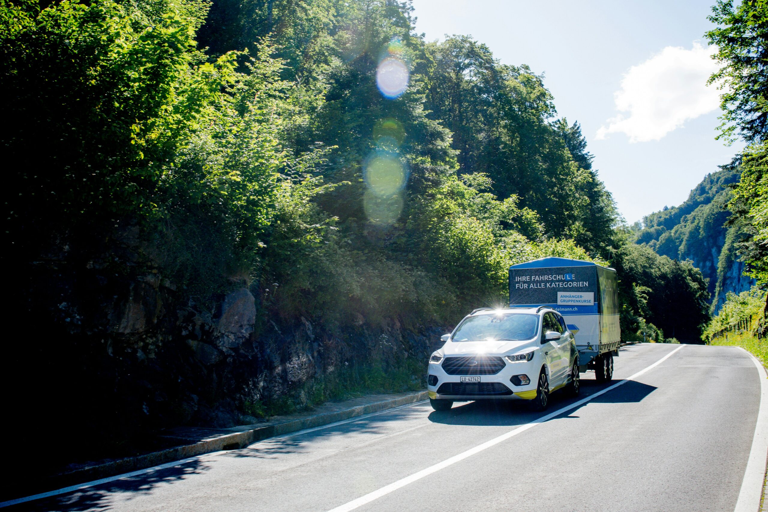 découvrez une gamme de remorques pour voitures pour transporter vos véhicules en toute sécurité et praticité, avec des modèles adaptés à vos besoins chez notre concessionnaire automobile.