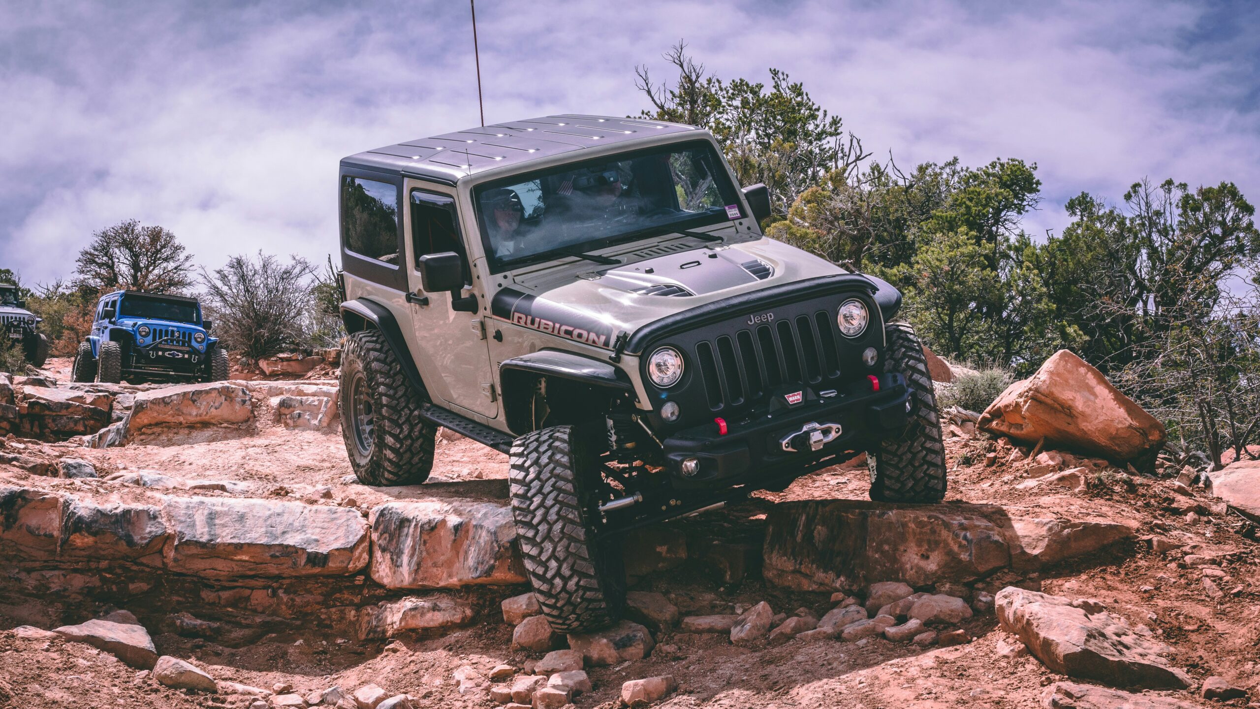 découvrez la gamme de véhicules tout-terrain jeep, des 4x4 légendaires et robustes, conçus pour l'aventure et l'exploration. trouvez le modèle qui vous correspond et explorez la liberté offerte par jeep.