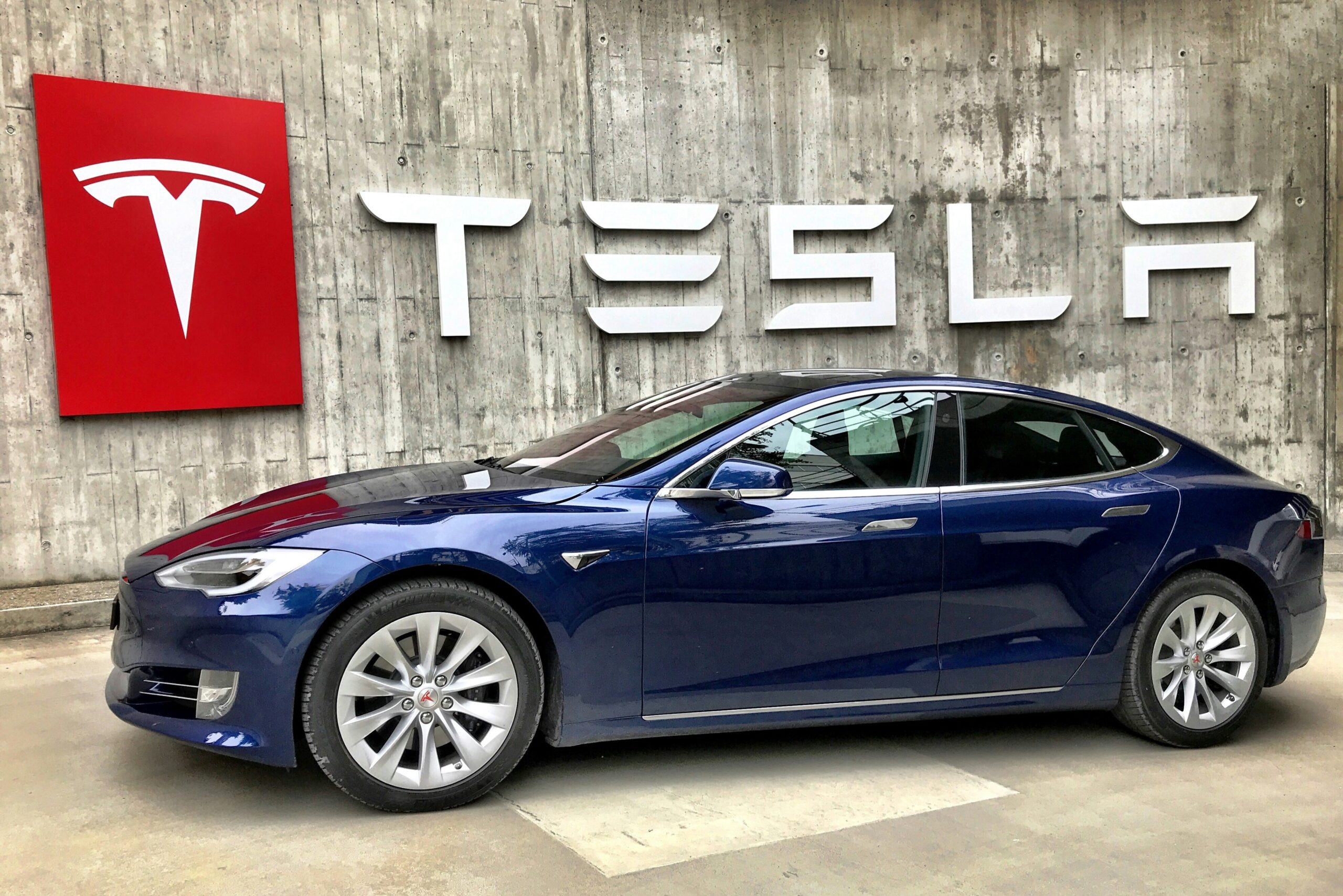 découvrez tesla, la révolution de l'automobile électrique et de l'innovation technologique. explorez la gamme de véhicules électriques et les avancées de la marque emblématique.