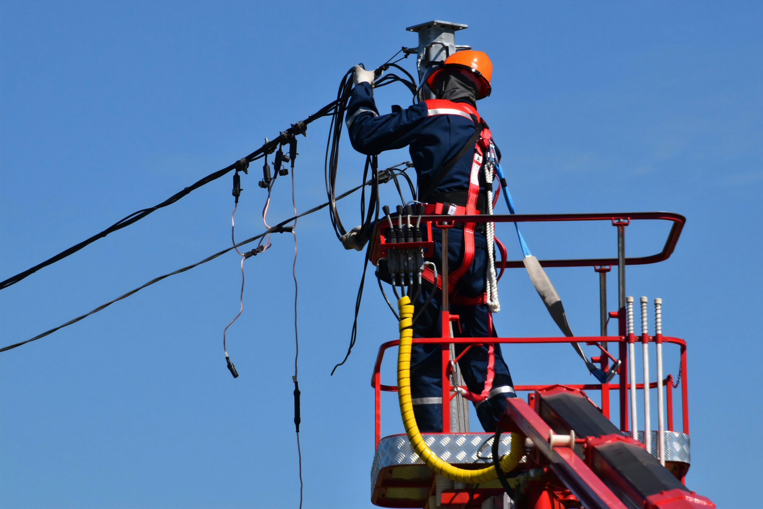 découvrez nos services de maintenance pour assurer la fiabilité et la durabilité de vos équipements. nos experts interviennent pour garantir le bon fonctionnement de vos installations.