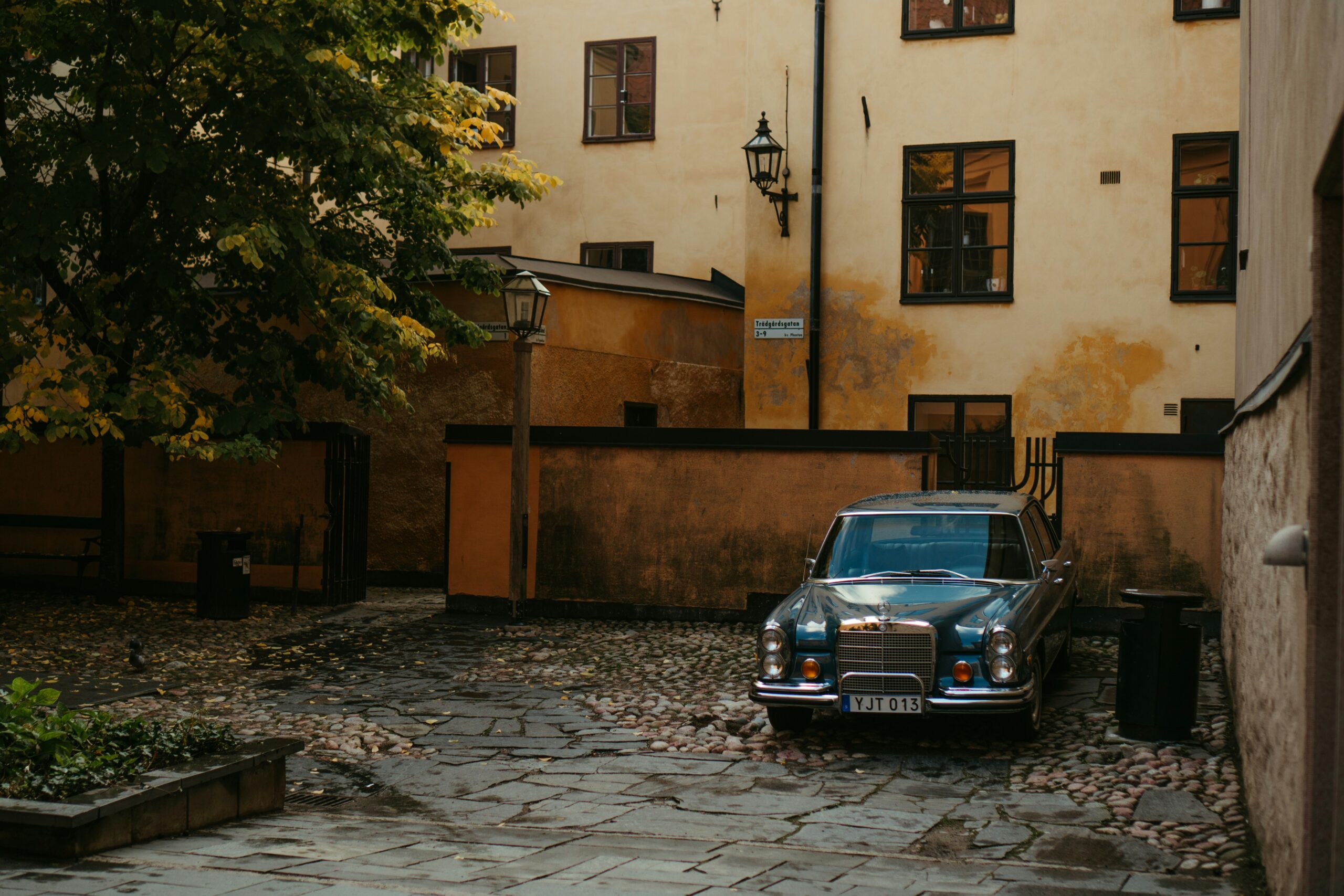 découvrez la mercedes 350 sl, un modèle emblématique alliant design vintage et performances exceptionnelles.