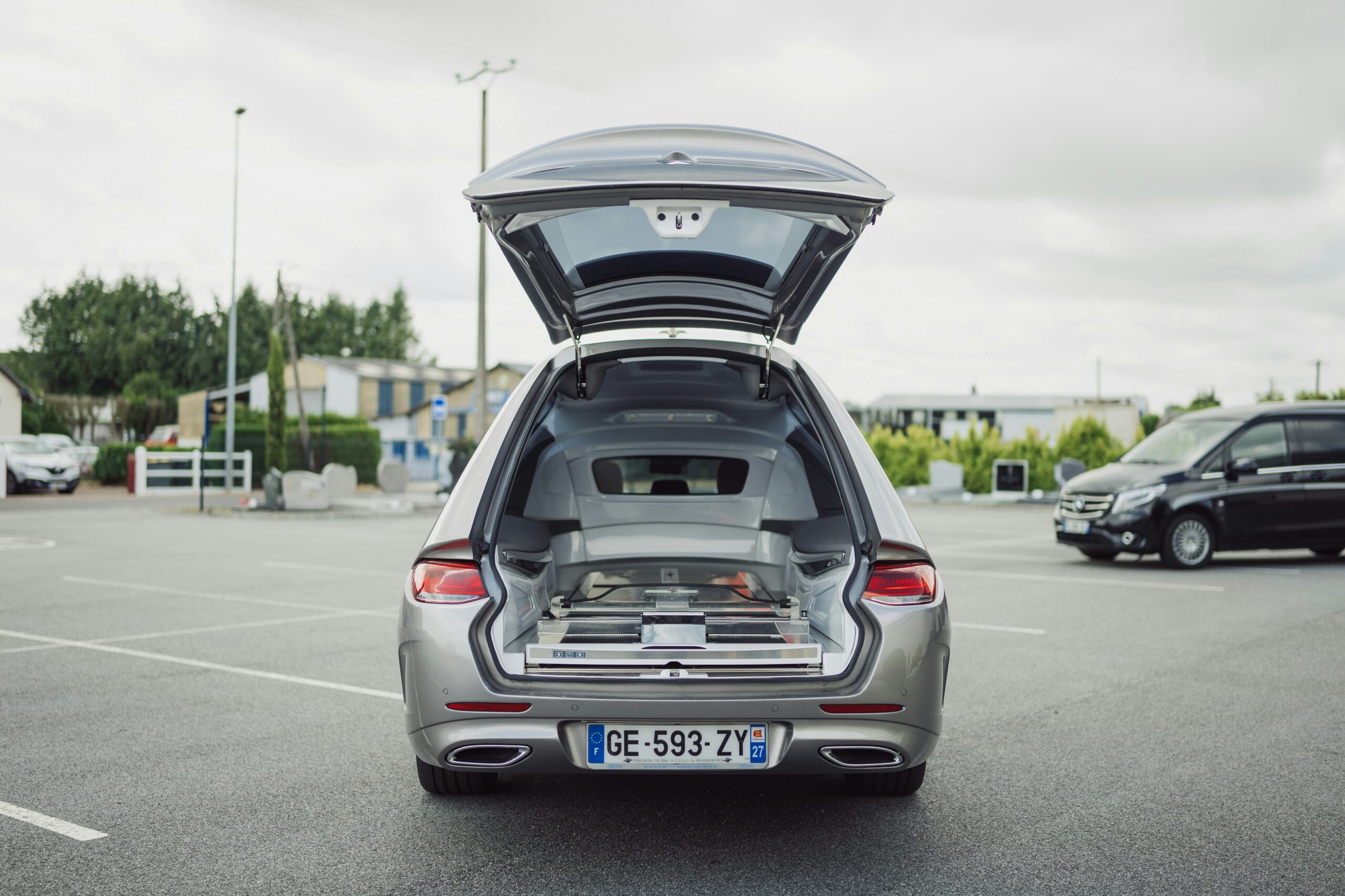 découvrez la mercedes classe a 200, une voiture élégante alliant performances et confort. profitez d'une conduite sportive et d'un design moderne. en savoir plus sur ce modèle chez mercedes-benz.