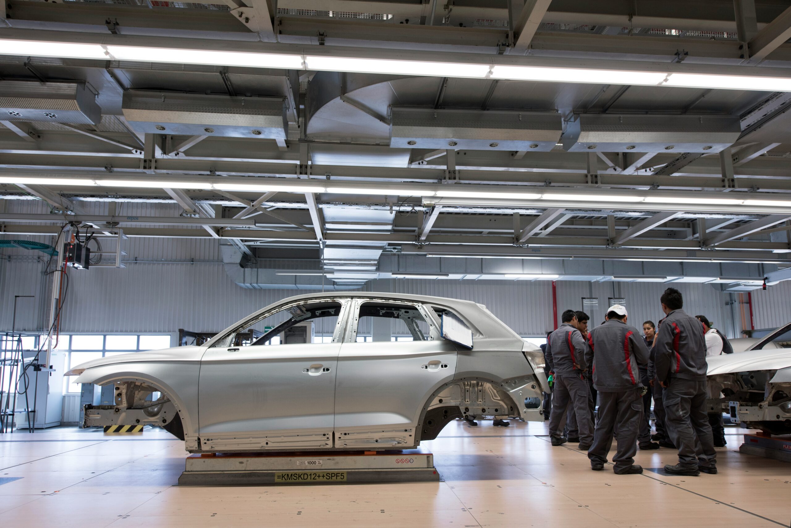 découvrez la puissance et le dynamisme de l'audi sq2, un suv compact alliant performances sportives et élégance moderne.