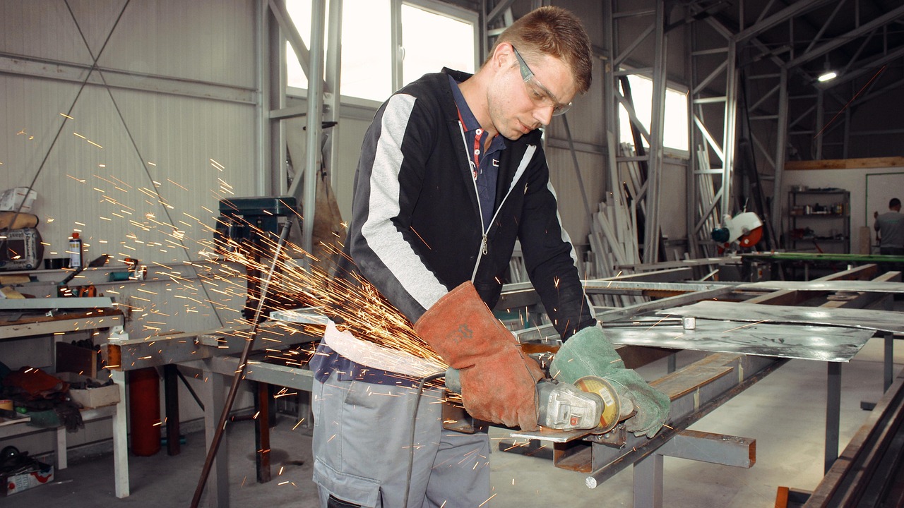 découvrez le rôle essentiel d'un technicien automobile, expert en diagnostics, réparations et entretien de véhicules. apprenez les compétences clés requises pour exceller dans ce métier passionnant et dynamique.