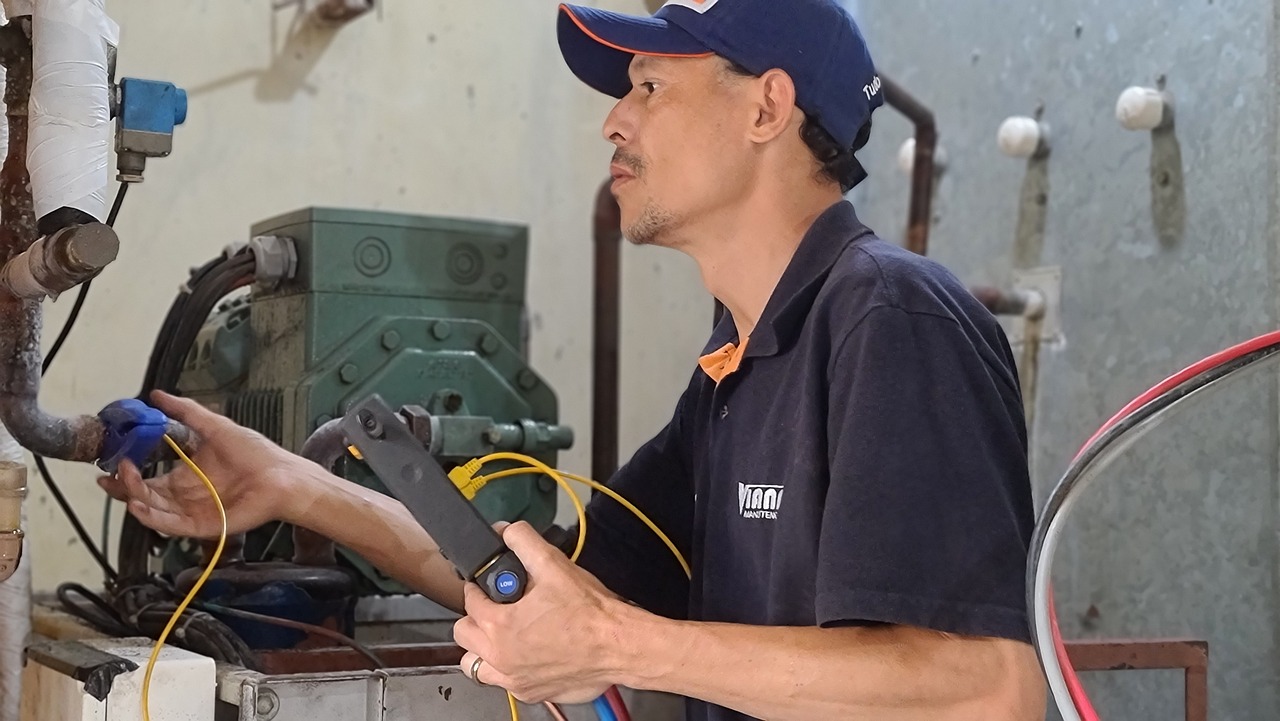 découvrez le métier de technicien automobile : compétences requises, formation, perspectives d'emploi et rôle essentiel dans l'entretien et la réparation des véhicules modernes.