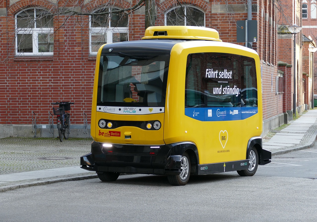 découvrez l'avenir de la conduite avec la technologie de la conduite autonome. apprenez comment elle transforme notre manière de voyager, améliore la sécurité routière et réduit les congestions urbaines. plongez dans le monde fascinant des véhicules autonomes et leurs implications pour notre société.