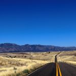 préparez votre road trip parfait avec nos conseils pratiques et astuces indispensables. découvrez comment choisir votre itinéraire, préparer votre véhicule et emballer le nécessaire pour une aventure inoubliable sur la route.