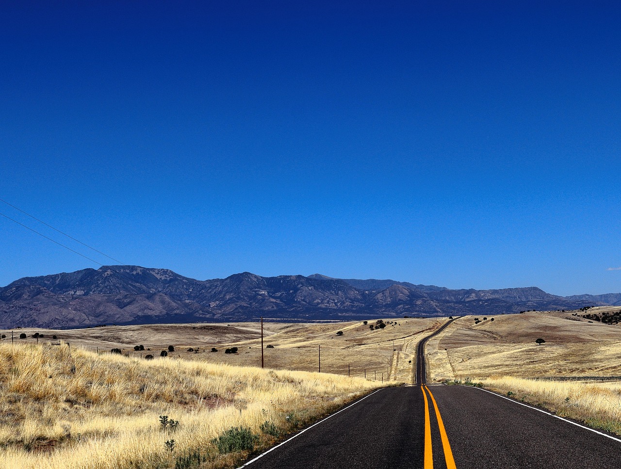 préparez votre road trip parfait avec nos conseils pratiques et astuces indispensables. découvrez comment choisir votre itinéraire, préparer votre véhicule et emballer le nécessaire pour une aventure inoubliable sur la route.